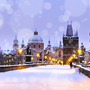 Winterliche Karlsbrücke in Prag
