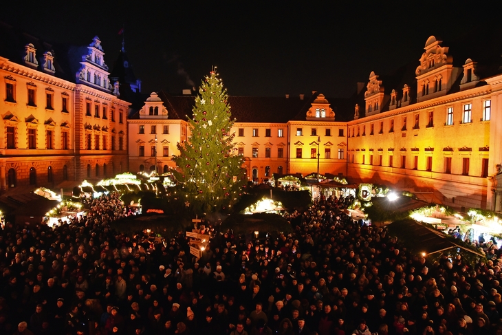 Weihnachtsmarkt im Schlosshof von St. Emmeram in Regensburg